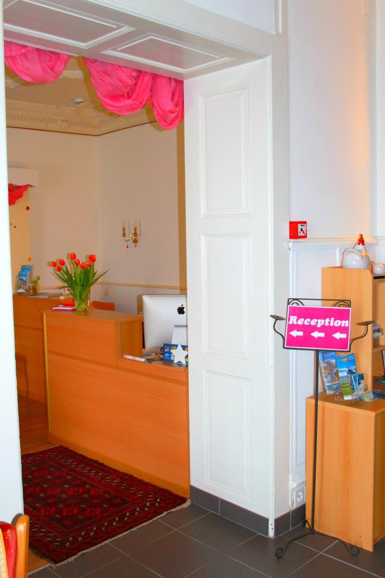 Basicrooms Hotel Unterseen Екстер'єр фото