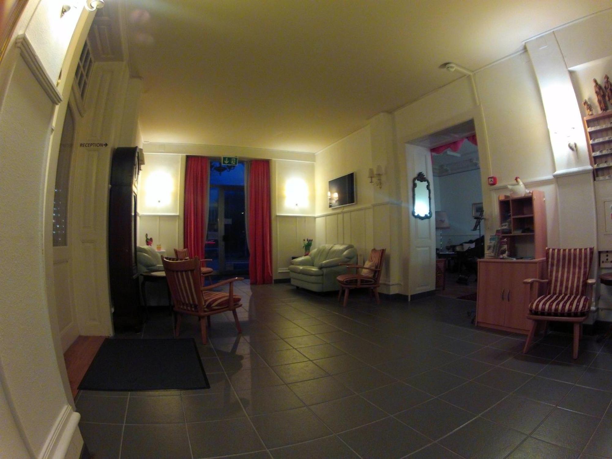 Basicrooms Hotel Unterseen Екстер'єр фото